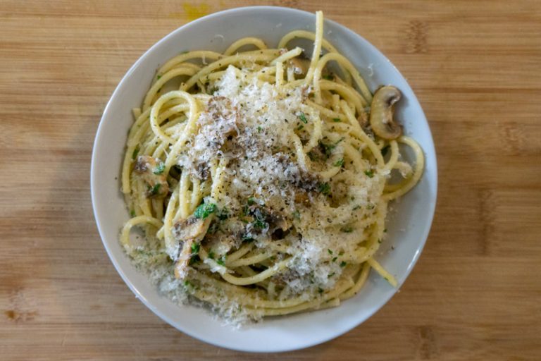 Easy Creamy Mushroom Bucatini Recipe - No Frills Kitchen