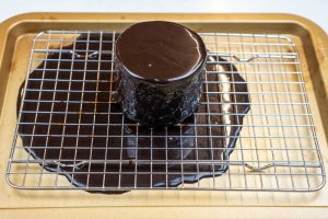 Pouring the glaze over a cake