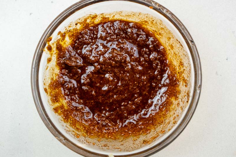 Making the harissa spice rub